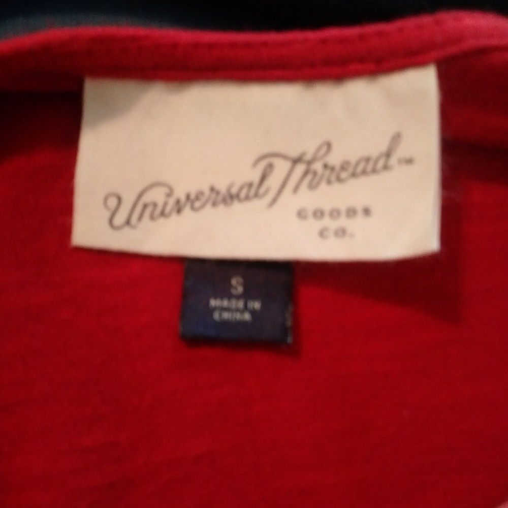 Red blouse - Picture 5 of 6